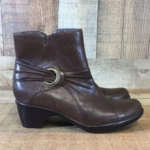 Clarks Brown Ruched Leather Ankle Zip Booties Womens 6 M Heeled Boots - Picture 1 of 12